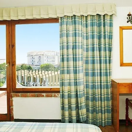 Club Naxos Aparthotel